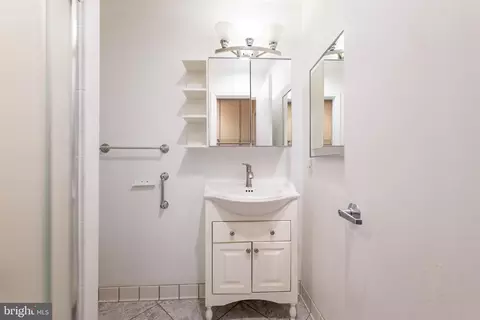 Bath - 3240 Gleneagles Dr #102-1, Silver Spring, MD 20906 photo 1 of 2