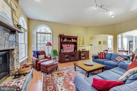 Living - 204 Quaint Acres Dr, Silver Spring, MD 20904 photo 6 of 13