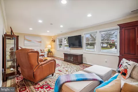 Living - 2804 Hewitt Ave, Silver Spring, MD 20906 photo 4 of 4