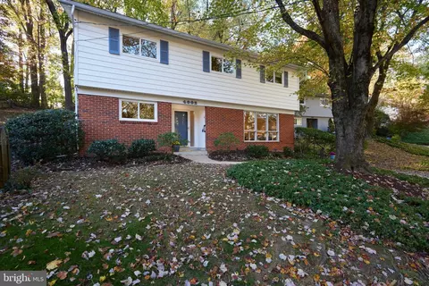 4002 Simms Dr, Kensington, MD 20895