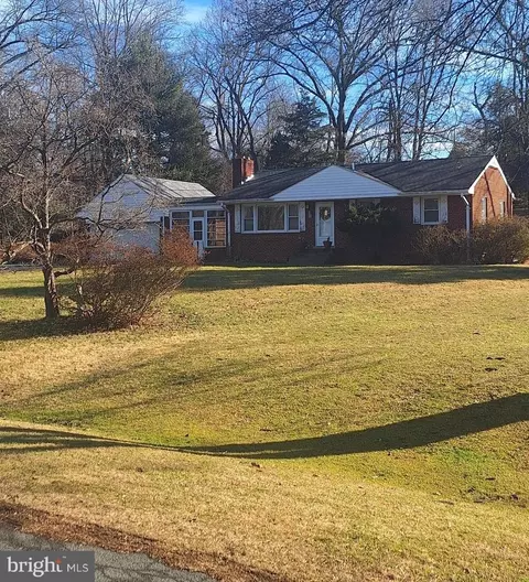 12821 Spring Dr, Rockville, MD 20850