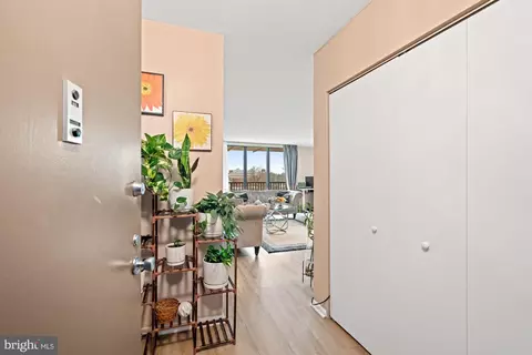 4242 E West Hwy #613, Chevy Chase, MD 20815