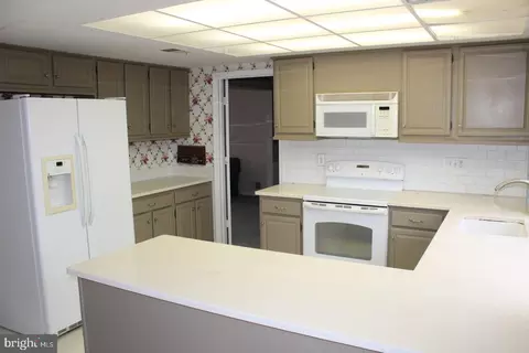 8711 Lochaven Dr, Gaithersburg, MD 20882