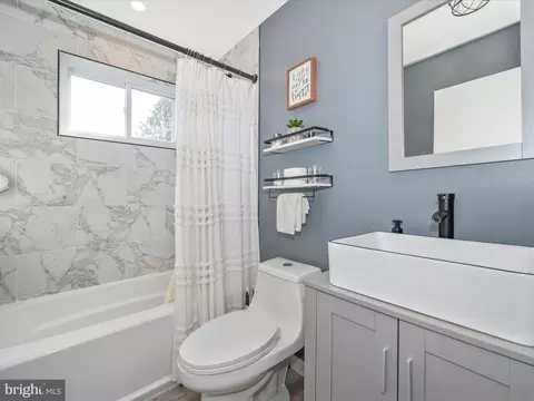 Bath - 13206 Bluhill Rd, Silver Spring, MD 20906 photo 4 of 4