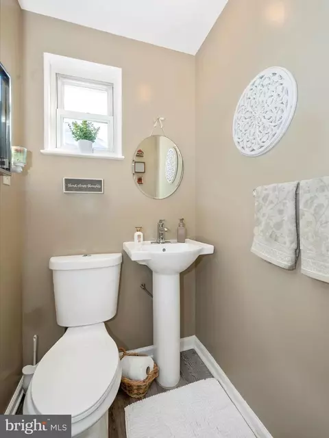 Bath - 13206 Bluhill Rd, Silver Spring, MD 20906 photo 1 of 4
