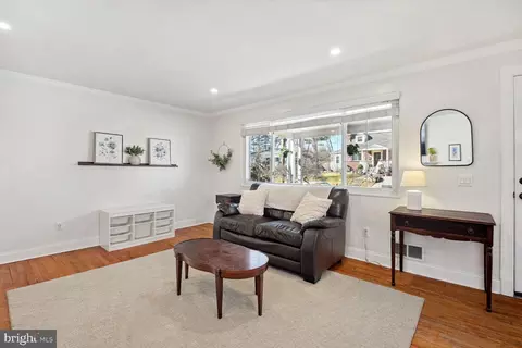 Living - 10005 Portland Rd, Silver Spring, MD 20901 photo 3 of 3