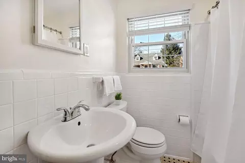 Bath - 10005 Portland Rd, Silver Spring, MD 20901 photo 1 of 1