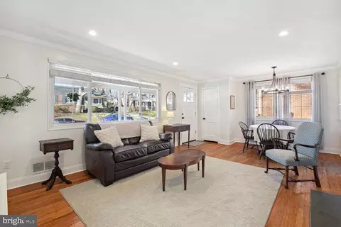 Living - 10005 Portland Rd, Silver Spring, MD 20901 photo 2 of 3