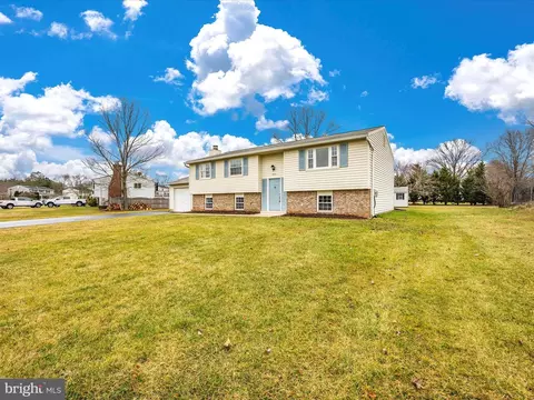 19113 Hempstone Ave, Poolesville, MD 20837 photo 3