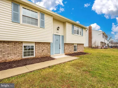 19113 Hempstone Ave, Poolesville, MD 20837 photo 2