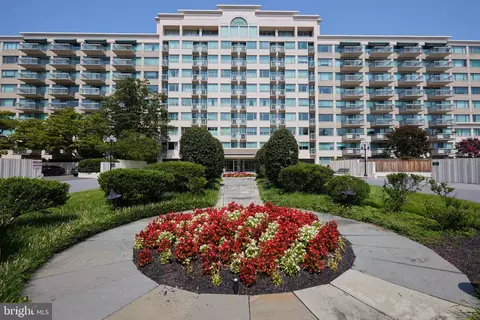 5450 Whitley Park Ter #308, Bethesda, MD 20814