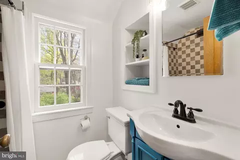 Bath - 1603 Dale Dr, Silver Spring, MD 20910 photo 4 of 5