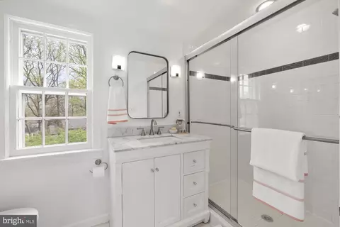 Bath - 1603 Dale Dr, Silver Spring, MD 20910 photo 2 of 5