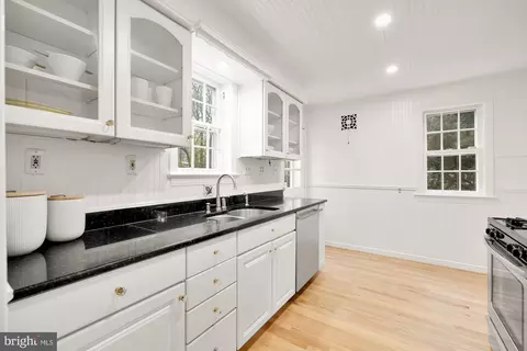 Kitchen - 1603 Dale Dr, Silver Spring, MD 20910 photo 5 of 6