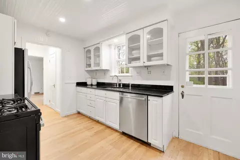 Kitchen - 1603 Dale Dr, Silver Spring, MD 20910 photo 2 of 6