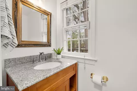 Bath - 1603 Dale Dr, Silver Spring, MD 20910 photo 1 of 5