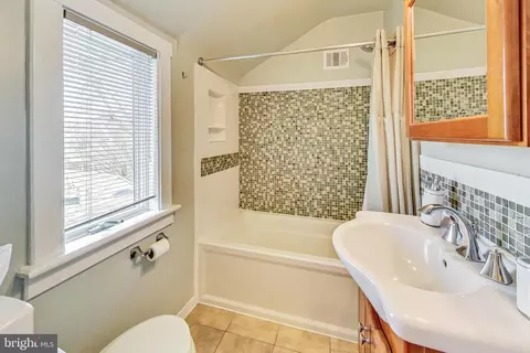 Bath - 10134 Greenock Rd, Silver Spring, MD 20901 photo 2 of 3