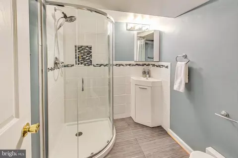 Bath - 10134 Greenock Rd, Silver Spring, MD 20901 photo 3 of 3
