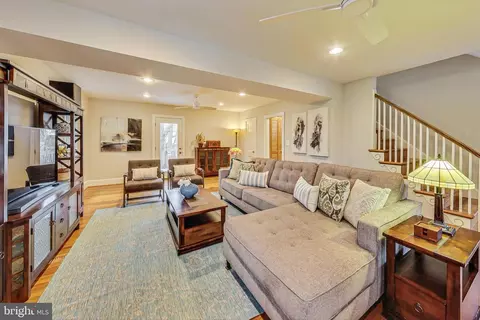 Living - 10134 Greenock Rd, Silver Spring, MD 20901 photo 2 of 6