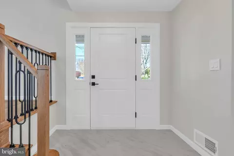 616 Hyde Rd, Silver Spring, MD 20902 photo 4