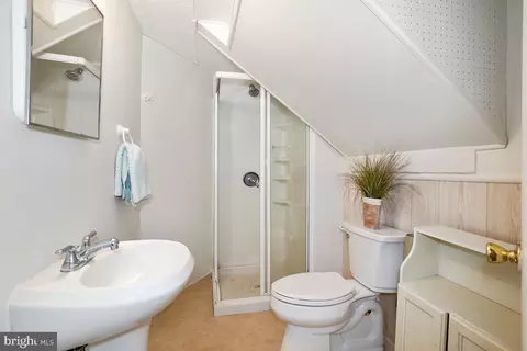 Bath - 12815 Bluhill Rd, Silver Spring, MD 20906 photo 4 of 4