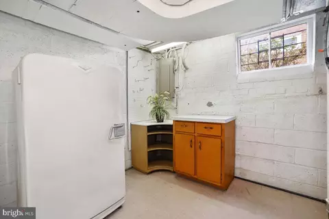 Bath - 12815 Bluhill Rd, Silver Spring, MD 20906 photo 3 of 4