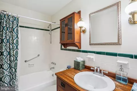 Bath - 1117 Notley Rd, Silver Spring, MD 20904 photo 2 of 4