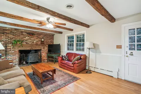 Living - 1117 Notley Rd, Silver Spring, MD 20904 photo 5 of 9