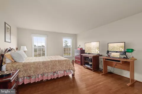 Bedroom - 14912 Village Gate Dr, Silver Spring, MD 20906 photo 2 of 5