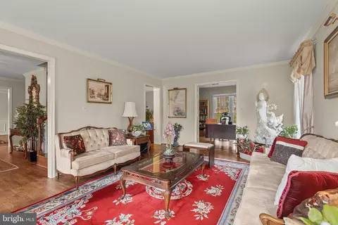 Living - 14912 Village Gate Dr, Silver Spring, MD 20906 photo 2 of 5