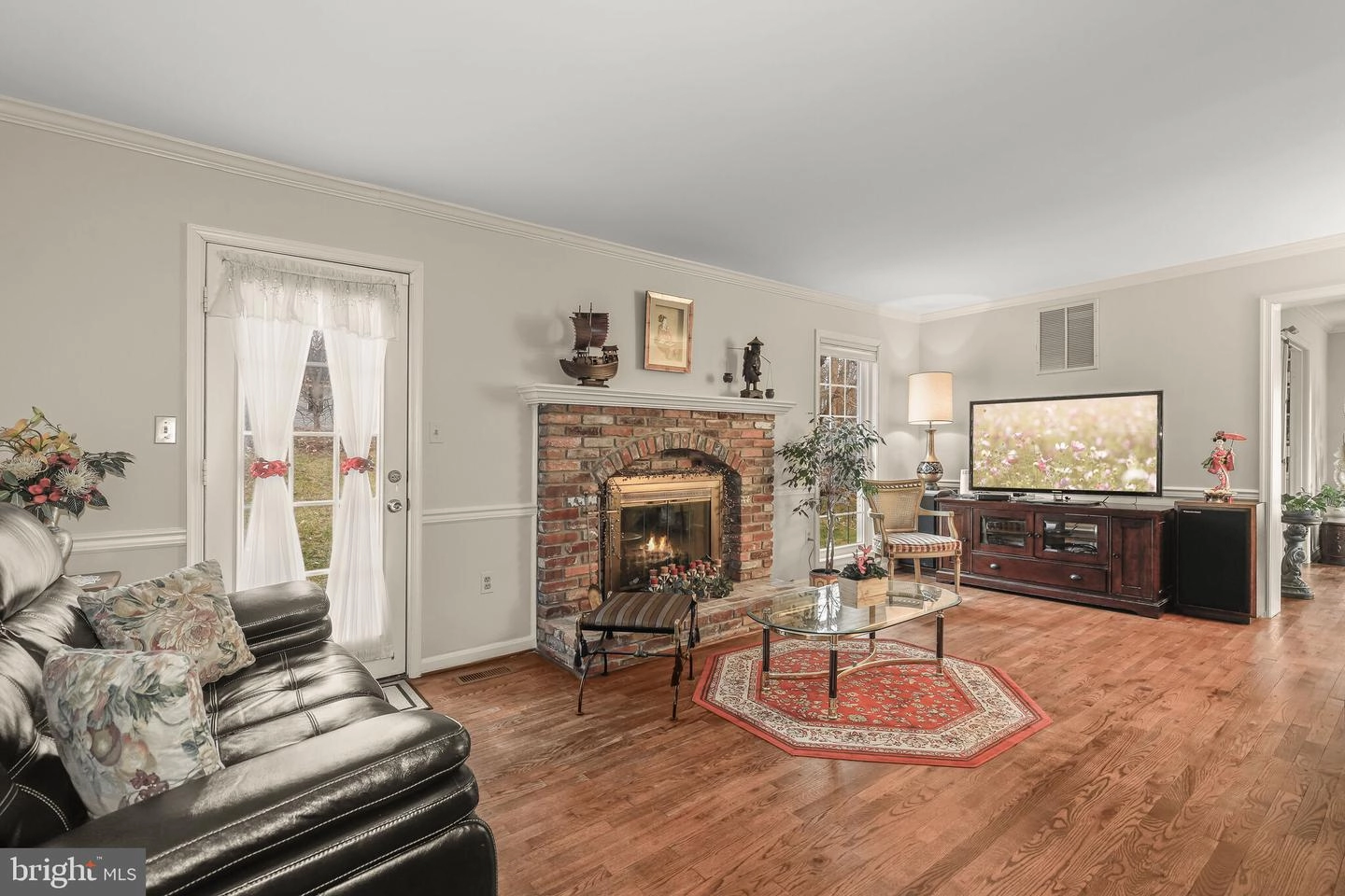Living - 14912 Village Gate Dr, Silver Spring, MD 20906 photo 4 of 5