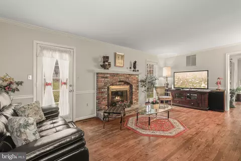 Living - 14912 Village Gate Dr, Silver Spring, MD 20906 photo 4 of 5
