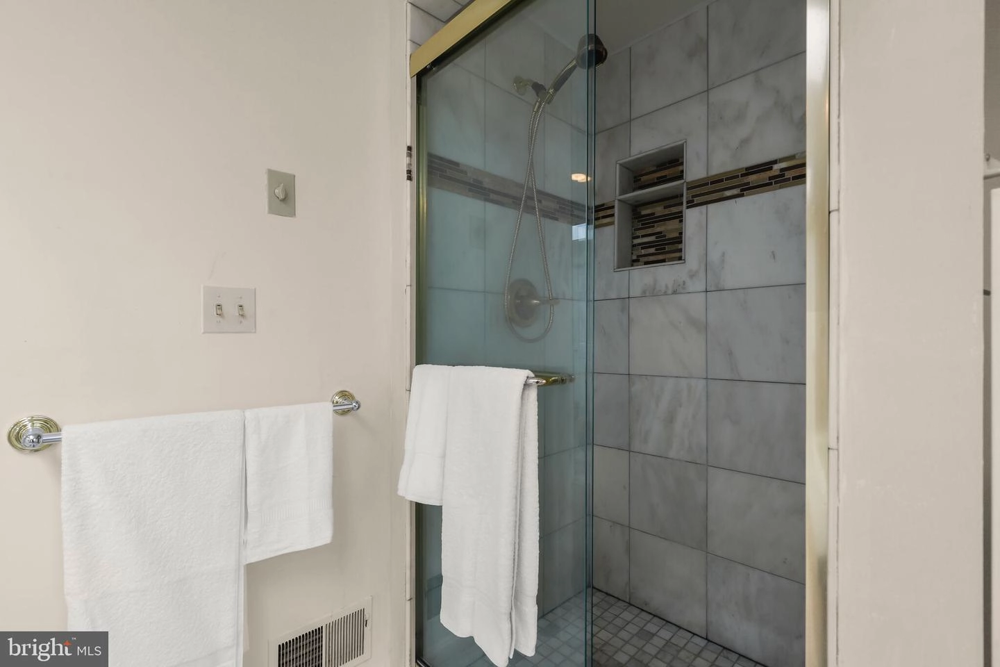 Bath - 14912 Village Gate Dr, Silver Spring, MD 20906 photo 4 of 8