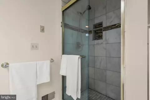 Bath - 14912 Village Gate Dr, Silver Spring, MD 20906 photo 4 of 8