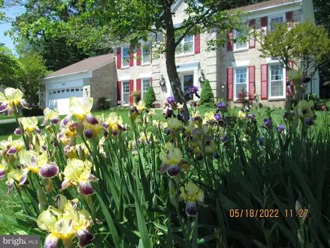 Exterior - 14912 Village Gate Dr, Silver Spring, MD 20906 photo 7 of 13