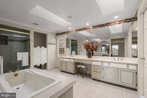 Bath - 14912 Village Gate Dr, Silver Spring, MD 20906 photo 2 of 8