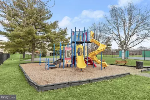 View/Area - 14912 Village Gate Dr, Silver Spring, MD 20906 photo 3 of 6