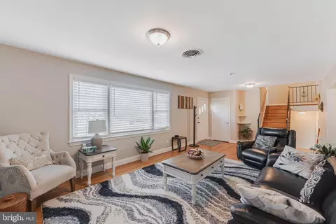 Living - 14700 Claude Ln, Silver Spring, MD 20905 photo 2 of 4