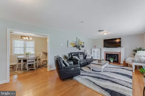 Living - 14700 Claude Ln, Silver Spring, MD 20905 photo 1 of 4