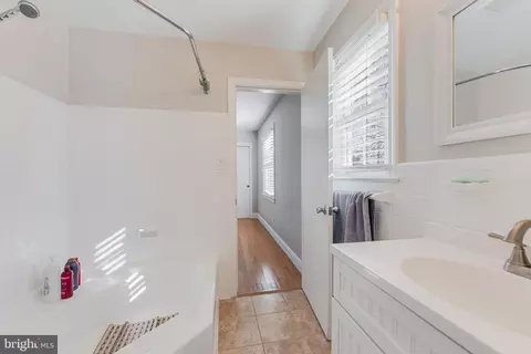 Bath - 14700 Claude Ln, Silver Spring, MD 20905 photo 4 of 4