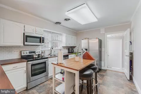 Kitchen - 14700 Claude Ln, Silver Spring, MD 20905 photo 4 of 4