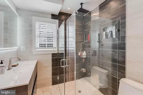 Bath - 14700 Claude Ln, Silver Spring, MD 20905 photo 2 of 4