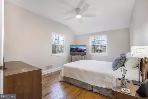 Bedroom - 1201 Forest Glen Rd, Silver Spring, MD 20901 photo 1 of 3