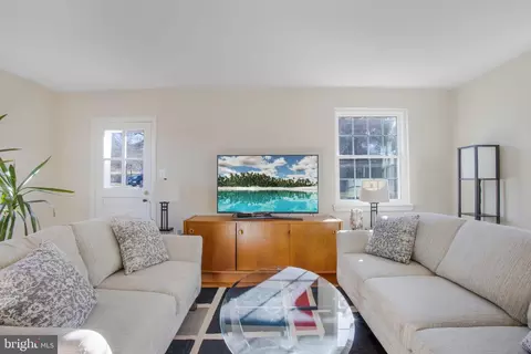 Living - 1201 Forest Glen Rd, Silver Spring, MD 20901 photo 4 of 5