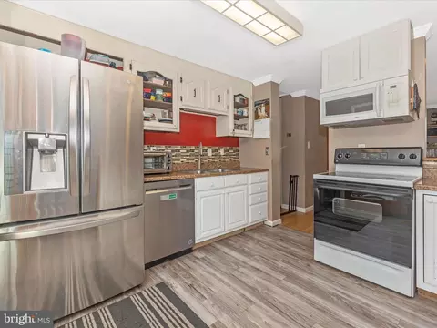 Kitchen - 19017 Wootton Ave, Poolesville, MD 20837 photo 4 of 6