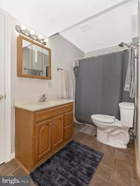 Bath - 19017 Wootton Ave, Poolesville, MD 20837 photo 2 of 3
