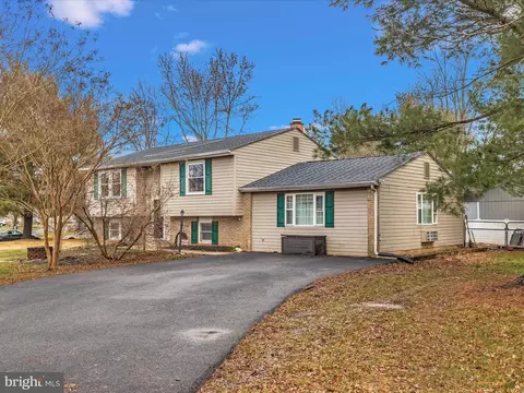 Exterior - 19017 Wootton Ave, Poolesville, MD 20837 photo 4 of 12