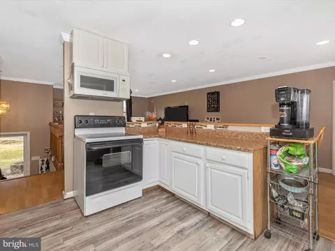 Kitchen - 19017 Wootton Ave, Poolesville, MD 20837 photo 6 of 6