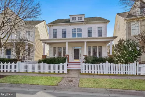 1018 Pleasant Cir, Rockville, MD 20850