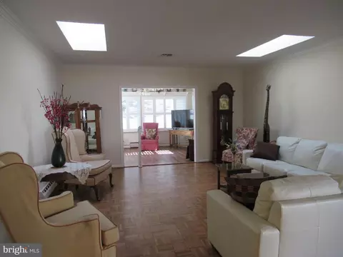 Living - 3603 Tarkington Ln #61 B, Silver Spring, MD 20906 photo 4 of 17